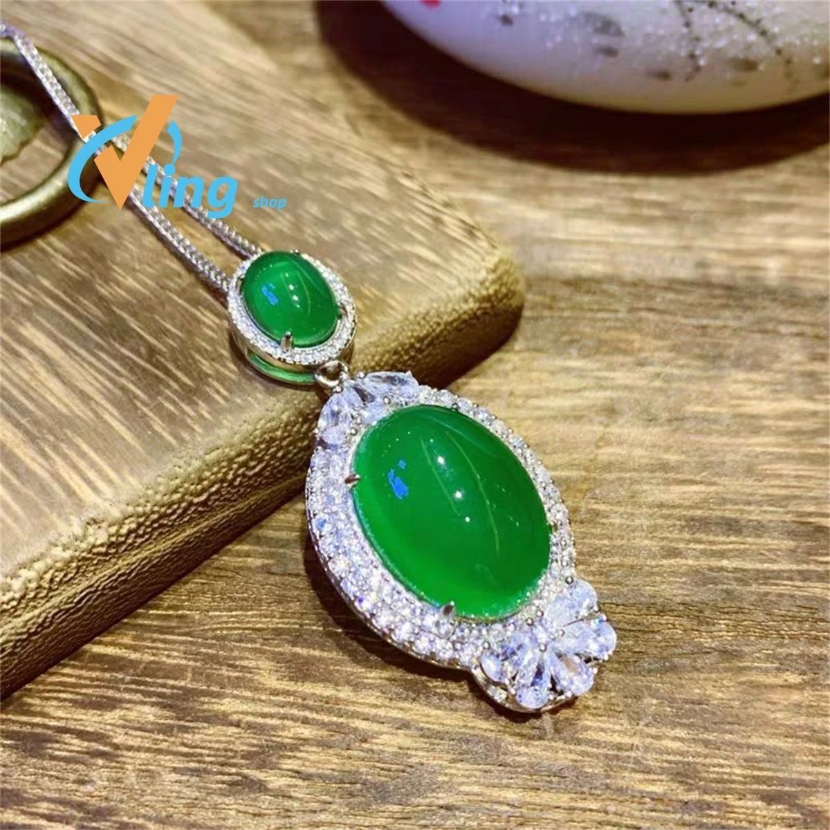 

Wholesale High Ice S925 Silver Inlaid Green Chalcedony Water Drop Pendant ExquisitClavicle Chain Fashion Gift Charm Retro Amulet