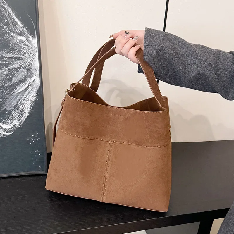 Fashion Faux Suede Bucket Bag High Quality Shoulder Bag Designer Crossbody Bags for Women Pleated Drawstring Bags Handbags Chic