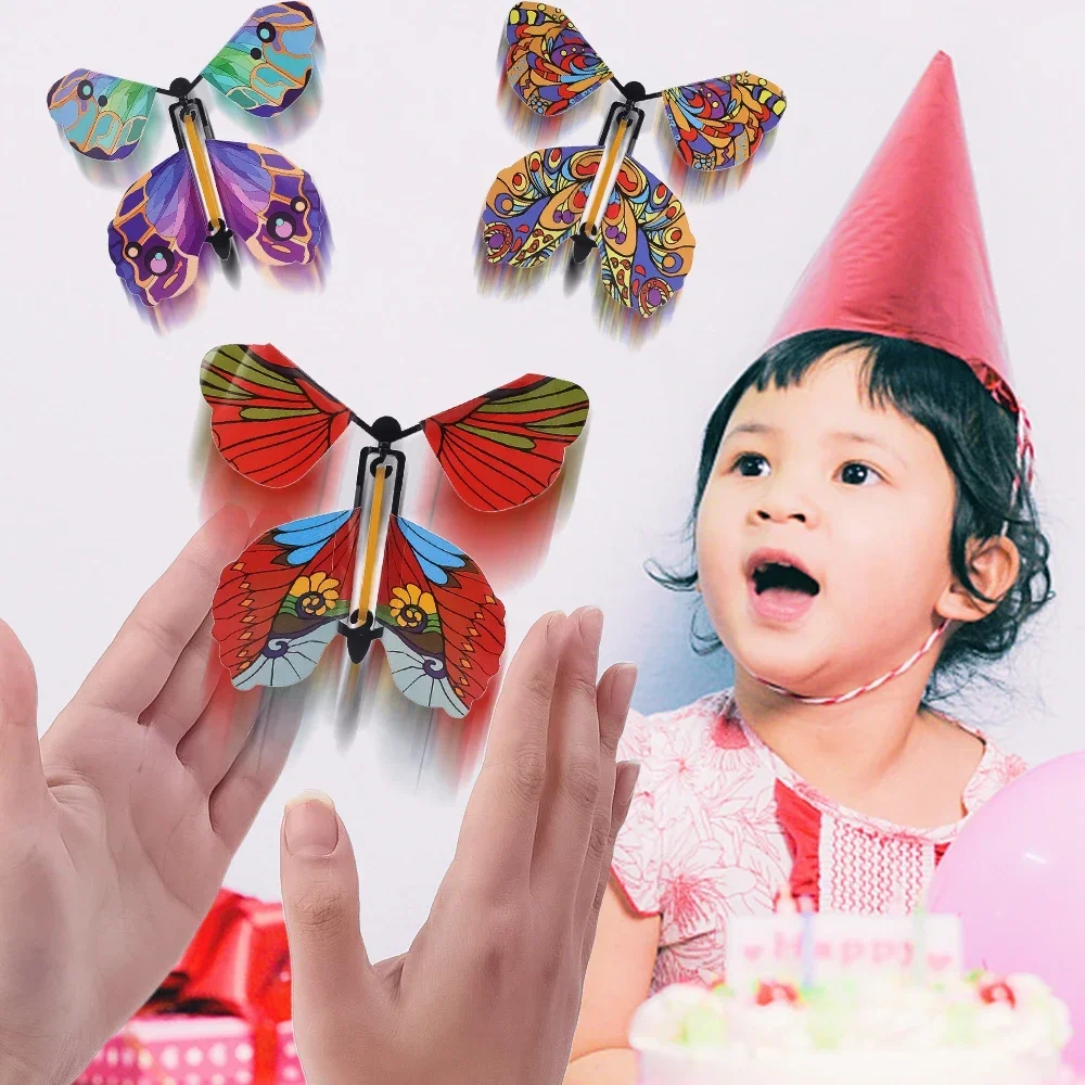 Magic Flying Butterfly Wind Up Toy segnalibro biglietti di auguri elastico Powered Outdoor Kids Game puntelli Surpris Butterfly Gift