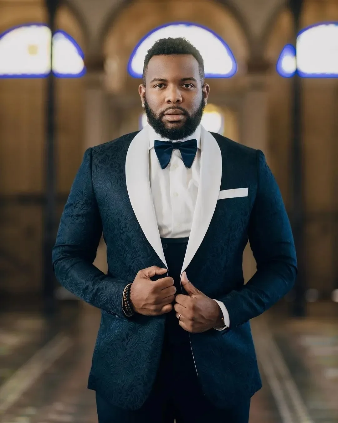 

Новинка 2024 Темно-Синие Свадебные Мужские смокинг с белым отворотом смокинг для жениха под заказ для выпускного вечера Terno Masculino приталенный Блейзер (пиджак + брюки + жилет)