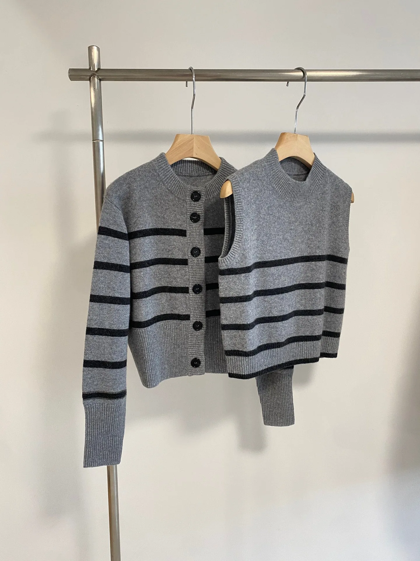 

B*C Women'S Fashion New Striped Patchwork Cashmere Knit Cardigan Vest Sleeveless Undershirt Two-Piece Set Women