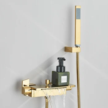 Rubinetti per vasca da bagno a cascata dorata Miscelatore caldo freddo Rubinetto per vasca da bagno Rubinetto per vasca da bagno a parete Rubinetti per vasca a scomparsa 1