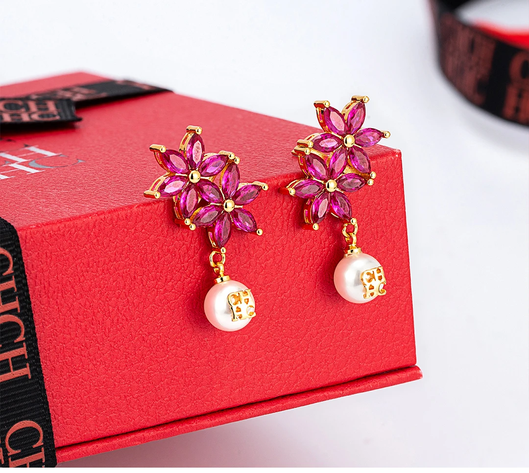 CH Blumen-Perlen Cosplay-Accessoires Kristallblütenblätter mit CH-Buchstaben-Logo Romantische Hängeohrringe für Frauen Horror-Kostüm-Requisiten – Detail 6