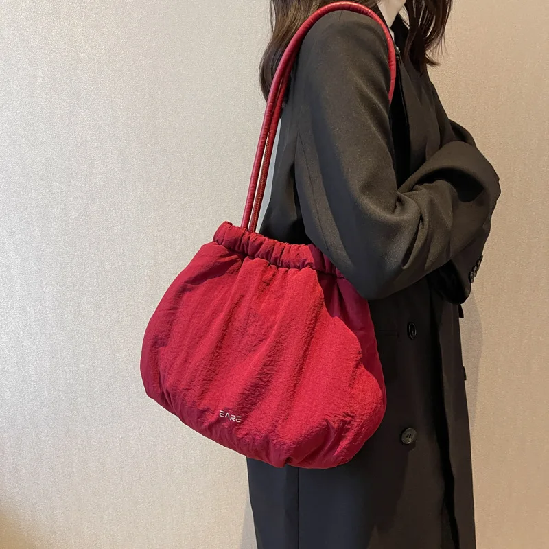 

Женская вместительная сумка на плечо, однотонный стеганый женский тоут, сумочка из нейлоновой ткани, портативный дорожный саквояж для женщин