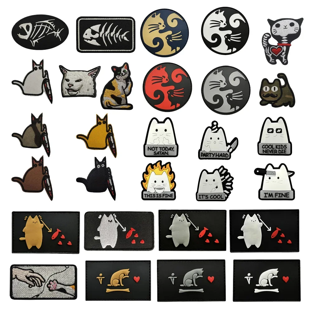 Outdoor-Taschenzubehör, süße Katze mit Messer, besticktem Abzeichen, 3D-PVC-Gummi, leuchtet Katze, schwarz-weißes Tier-Hakenschlaufen-Patch