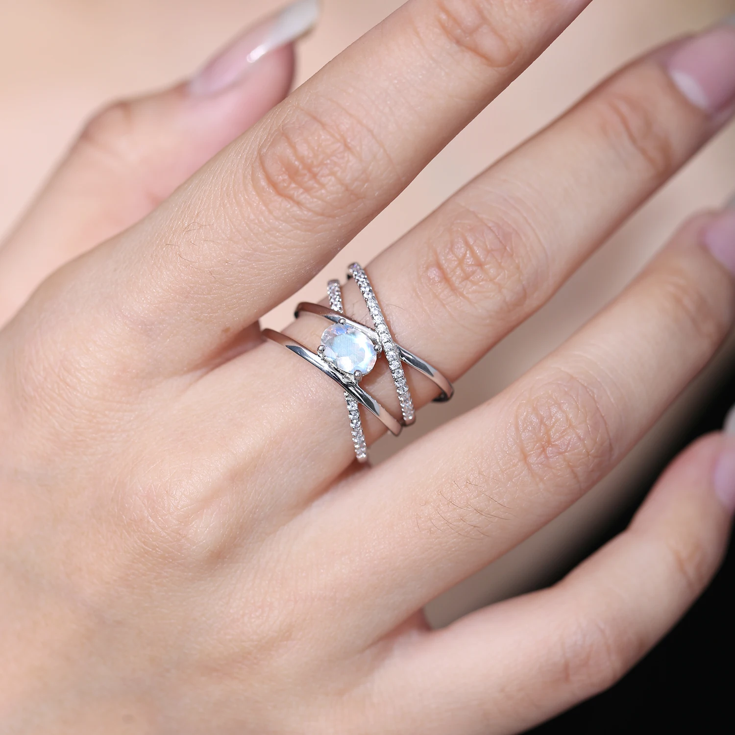 Clover-Inspired Two-Finger Ring