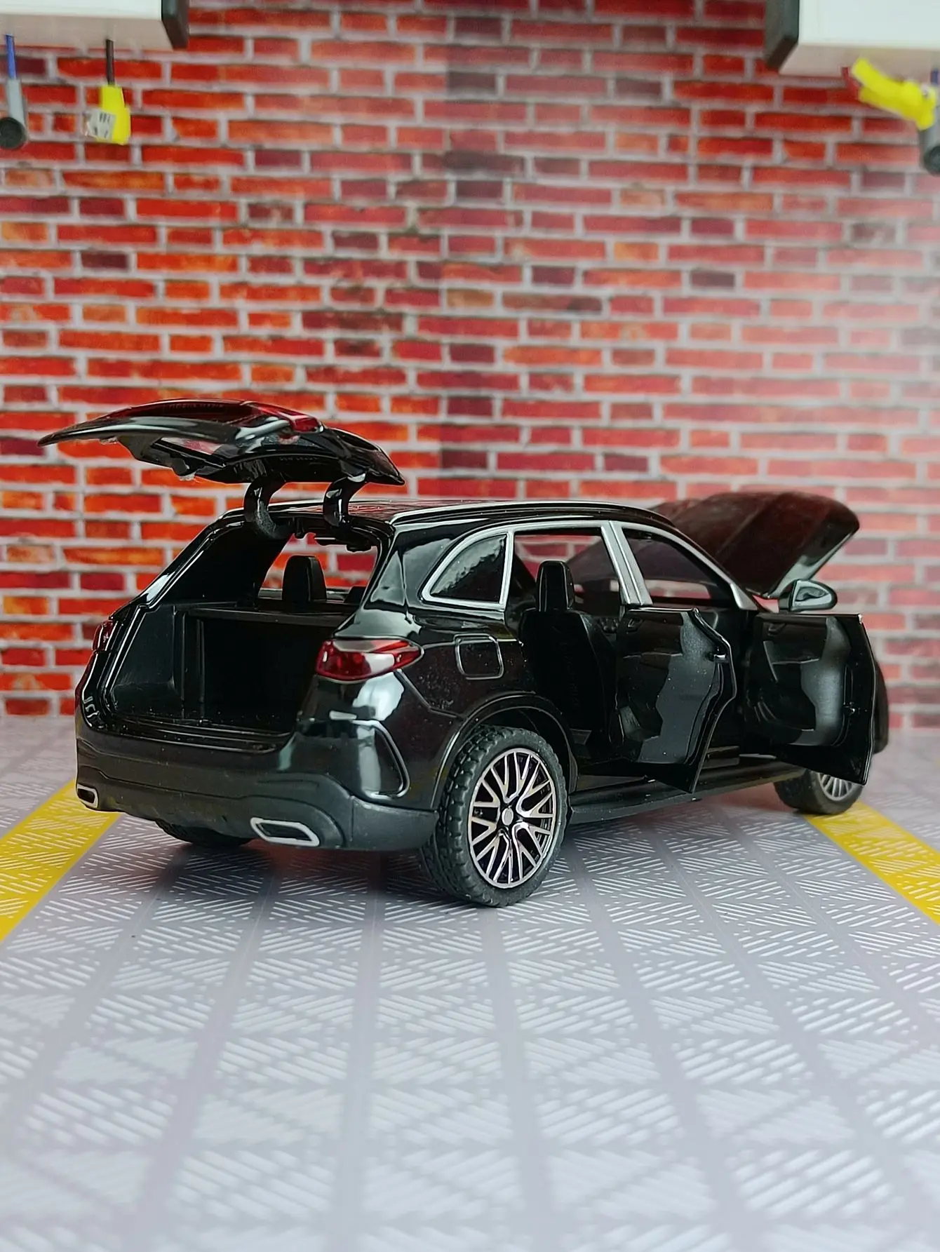 1:32 Mercedes-benz GLC400 SUV GLC Alloy Model Car Toy Diecasts Metal Casting Sound and Light Car Toys For Children Vehicle 3