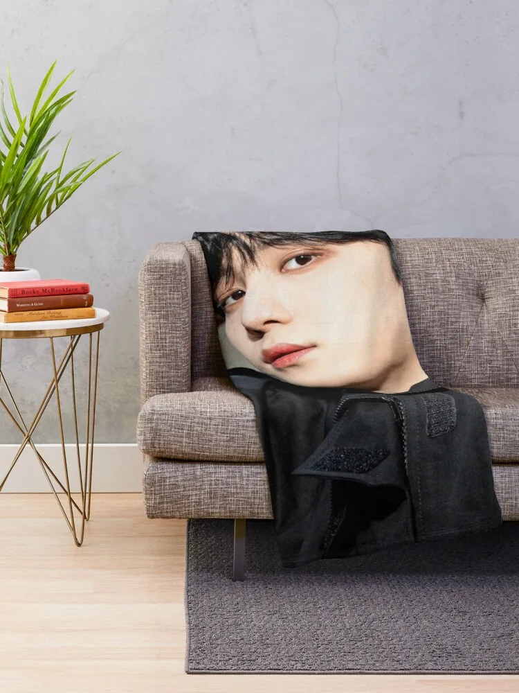 ATEEZ YUNHO THE WORLD EP.1 : MOVEMENT GUERRILLA Throw Blanket Baby Quilt Beach Blankets 2