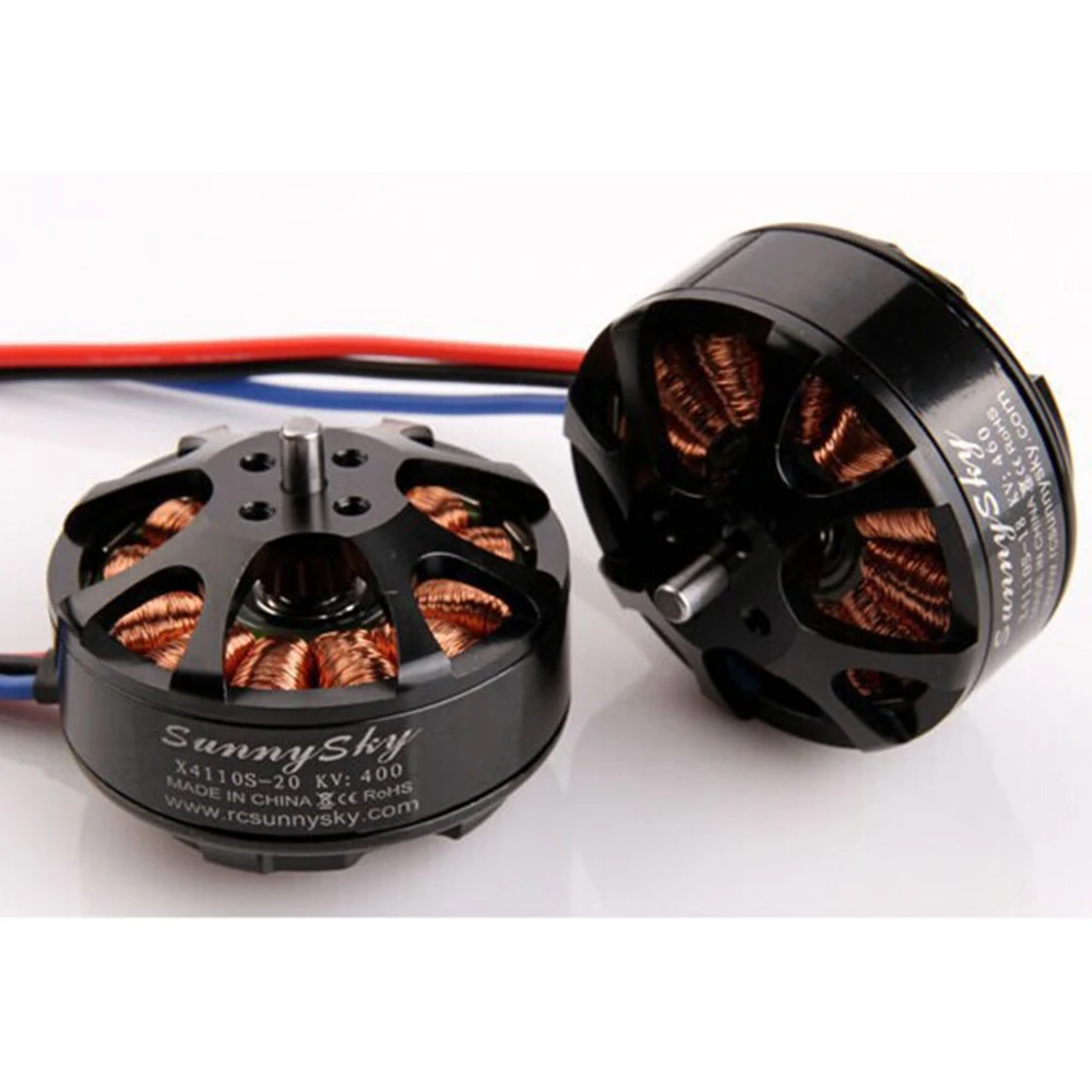 Plusieurs moteurs RC Sunnysky X4110S sans balais alignés, présentant différentes variantes KV.