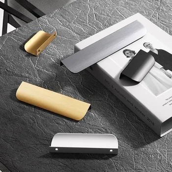 ประตูตู้ที่มองไม่เห็นจับตู้เสื้อผ้าโมเดิร์นสีดําทองตู้ลิ้นชักขอบซีลประตู Handle Light หรูหราไม่มีการเจาะ 2