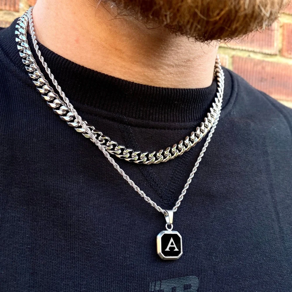 Quadratische A-Z Anfangs buchstaben Halsketten für Männer Jungen, Edelstahl geometrische Anhänger mit Box Seil Kette Kragen, Geschenk Schmuck