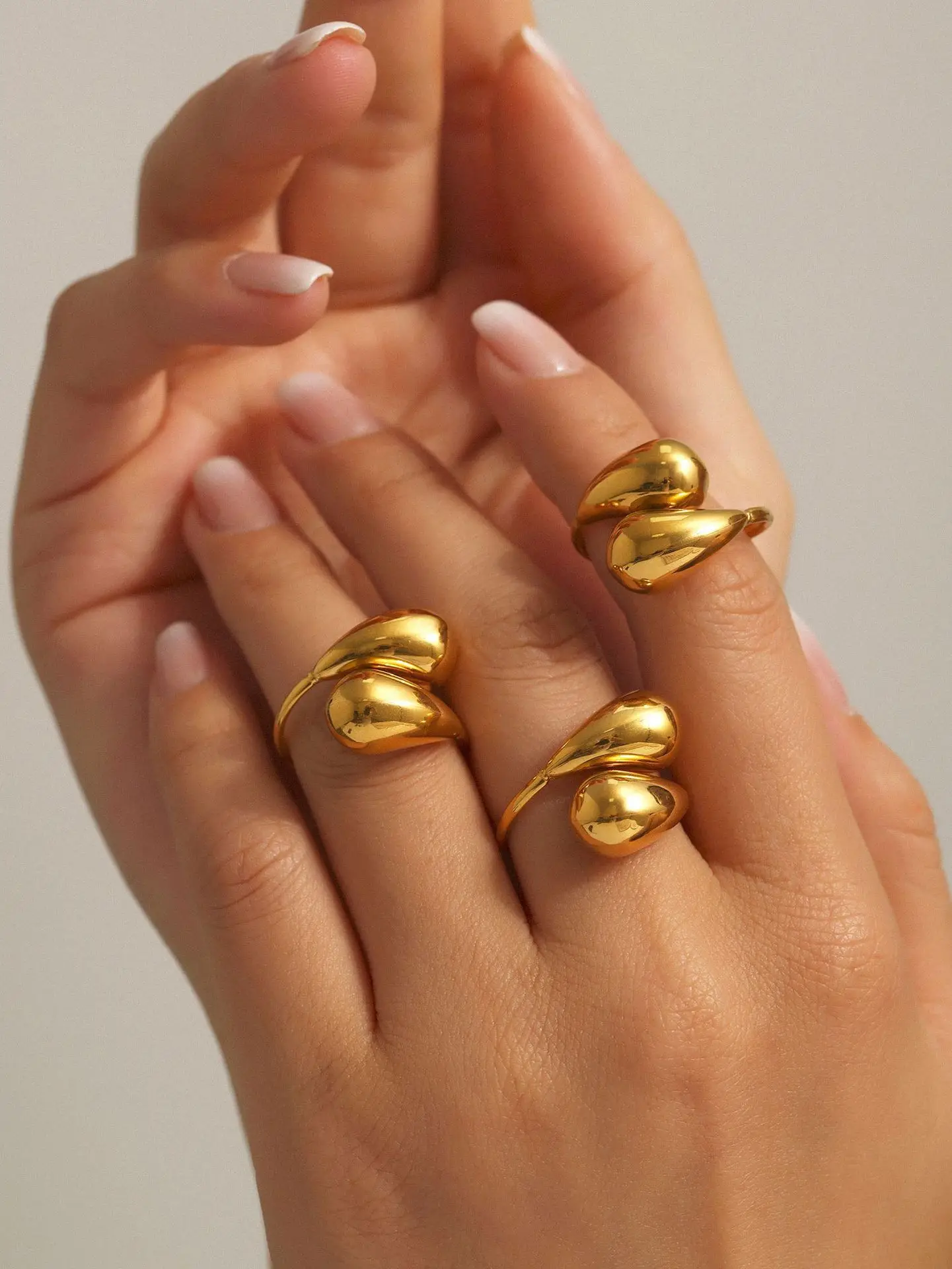 Goth Punk 316 Edelstahl-Ring für Frauen Modischer Wasserförmiger Offener Einfacher Fingerring Luxuriöser Vergoldeter Damenschmuck – Detail 2