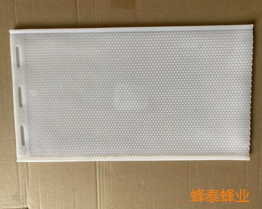 2PCS Rubber Beeswax Press Sheet Mould Foundation Beekeeping Equipment Color Random Bee Hive Basis Press Sheet Mould Tools