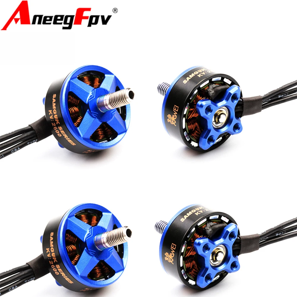 Moteurs Brushless 2207 2300KV montés sur un bras de drone FPV course, prêts pour le vol.