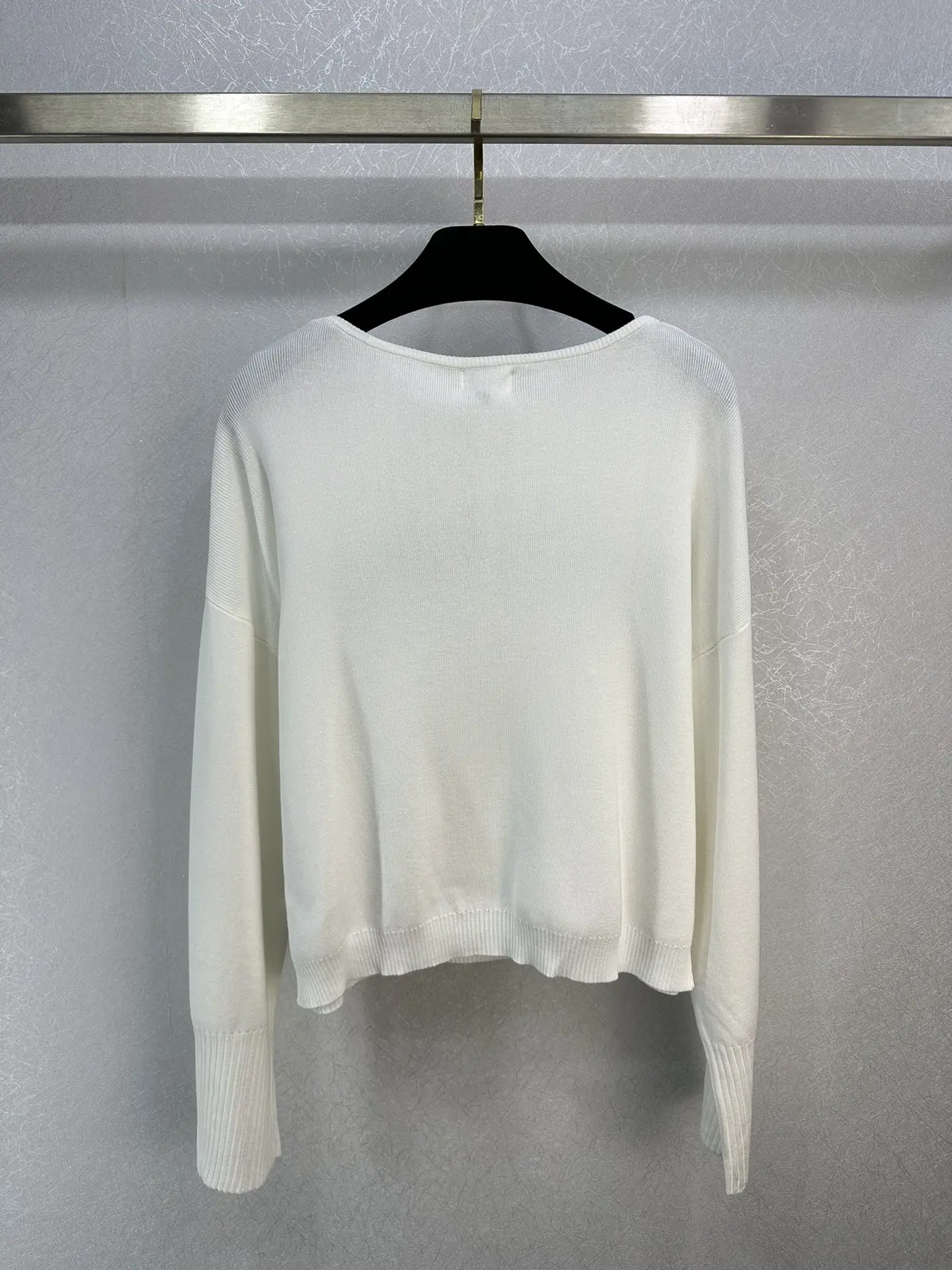 

Early Spring 2023 New Letter Sticker Embroidered Tencel Blended Large Collar Pullover Knitted Sweater