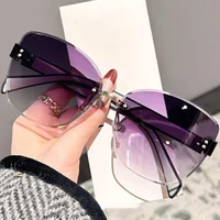 ⁦نظارات كات آي كبيرة بدون إطار – موضة 2025 وحماية UV 😎✨⁩ - الصورة ⁦2⁩