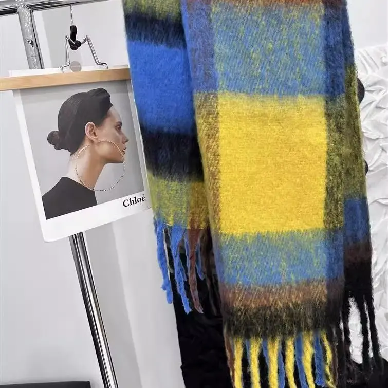 Рисунок 6 - Осенне-зимний мохеровый шарф с