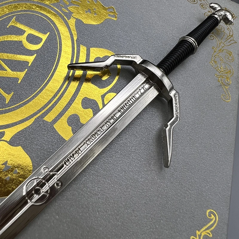 22cm stříbro meč  geralta zaklínač divoký honit klíčenka hra periferie středověký kov erb modelka okrasa řemesel sbírání