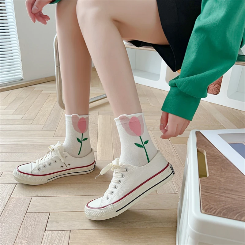 Japanese Korean Style Cartoon Tulip Flower Cute Socks Women Streetwear Skate Harajuku Kawaii Socks Autumn
