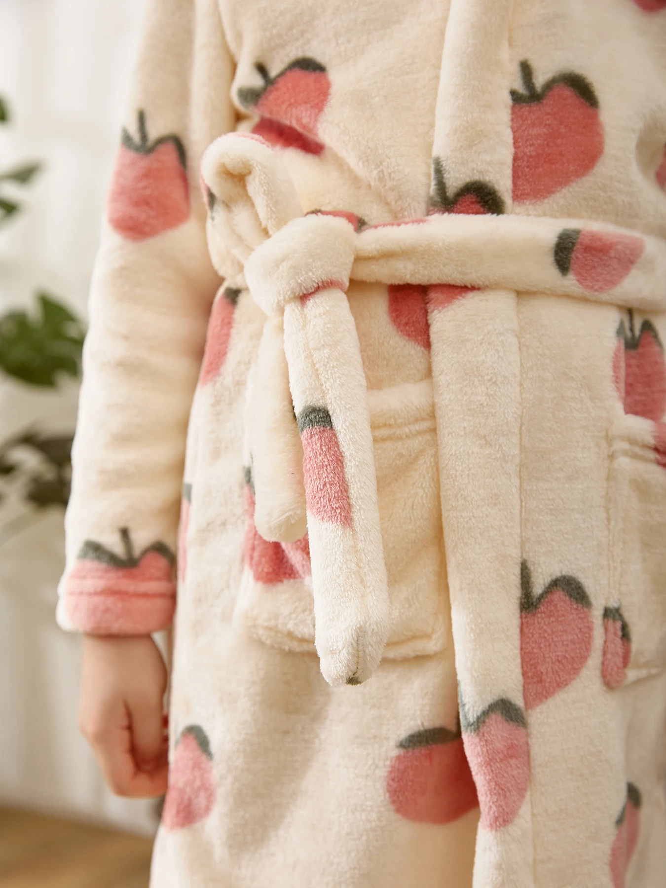 Winter Children's, Boys' and Girls' Bathrobes with Cute Printed Pattern Pajamas, Warm and Comfortable Flannel Bathrobes