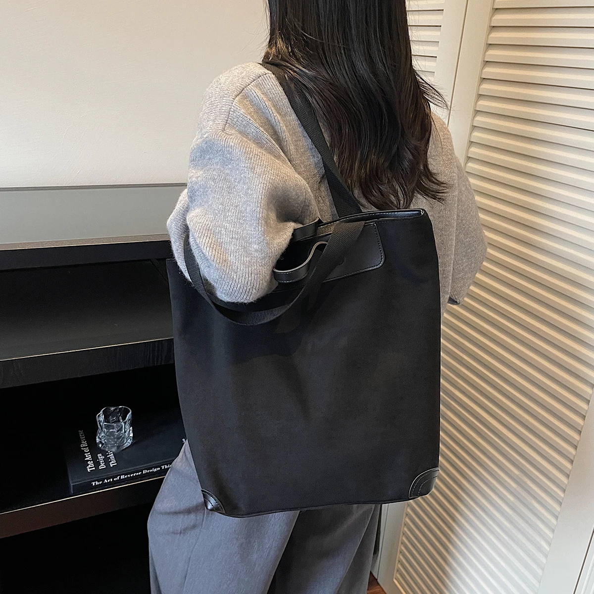 Japanese 2025 American-Style Workwear Retro Commuter Large Bag, Can Be Worn Cross-Body, Suede Handbag, Melard Color Series Tote Bag for Work, College Students, and Classes