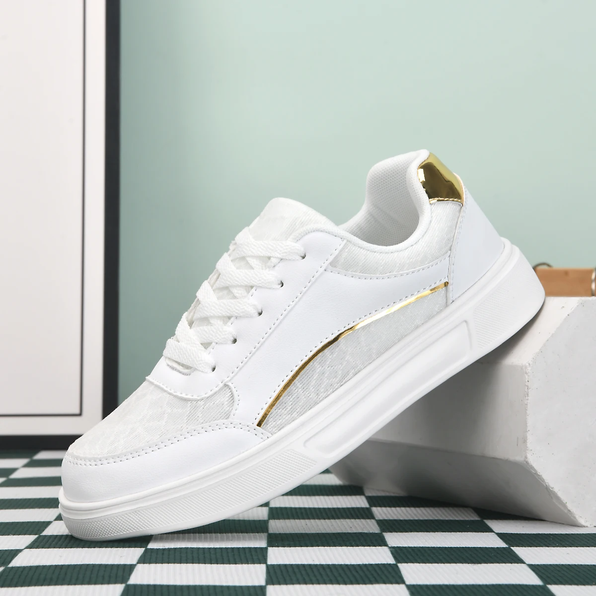 Womens Breathable White Skatebaord Shoes Casual Sports Trainer Outdoor Breathable Sneakers for Women Non Slip Lightweight Shoes