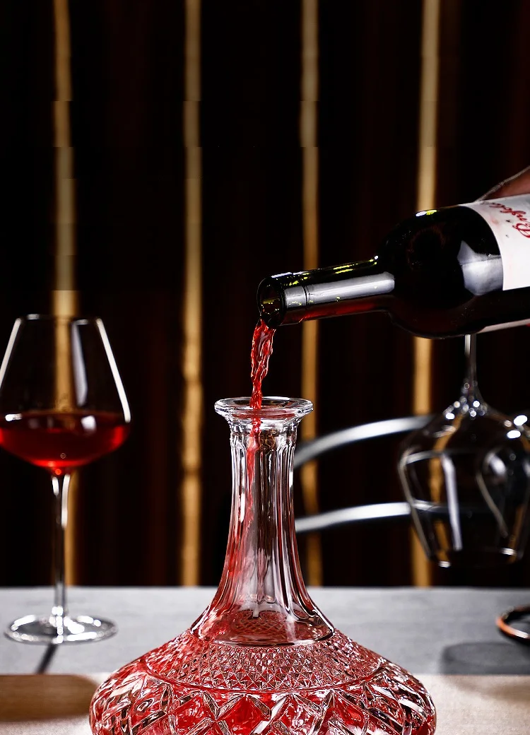 Description Picture 3 of itemHammer-patterned Crystal Glass Wine Decanter, Creative Red Wine Separator, High-grade Whisky Decanter, 1100ml