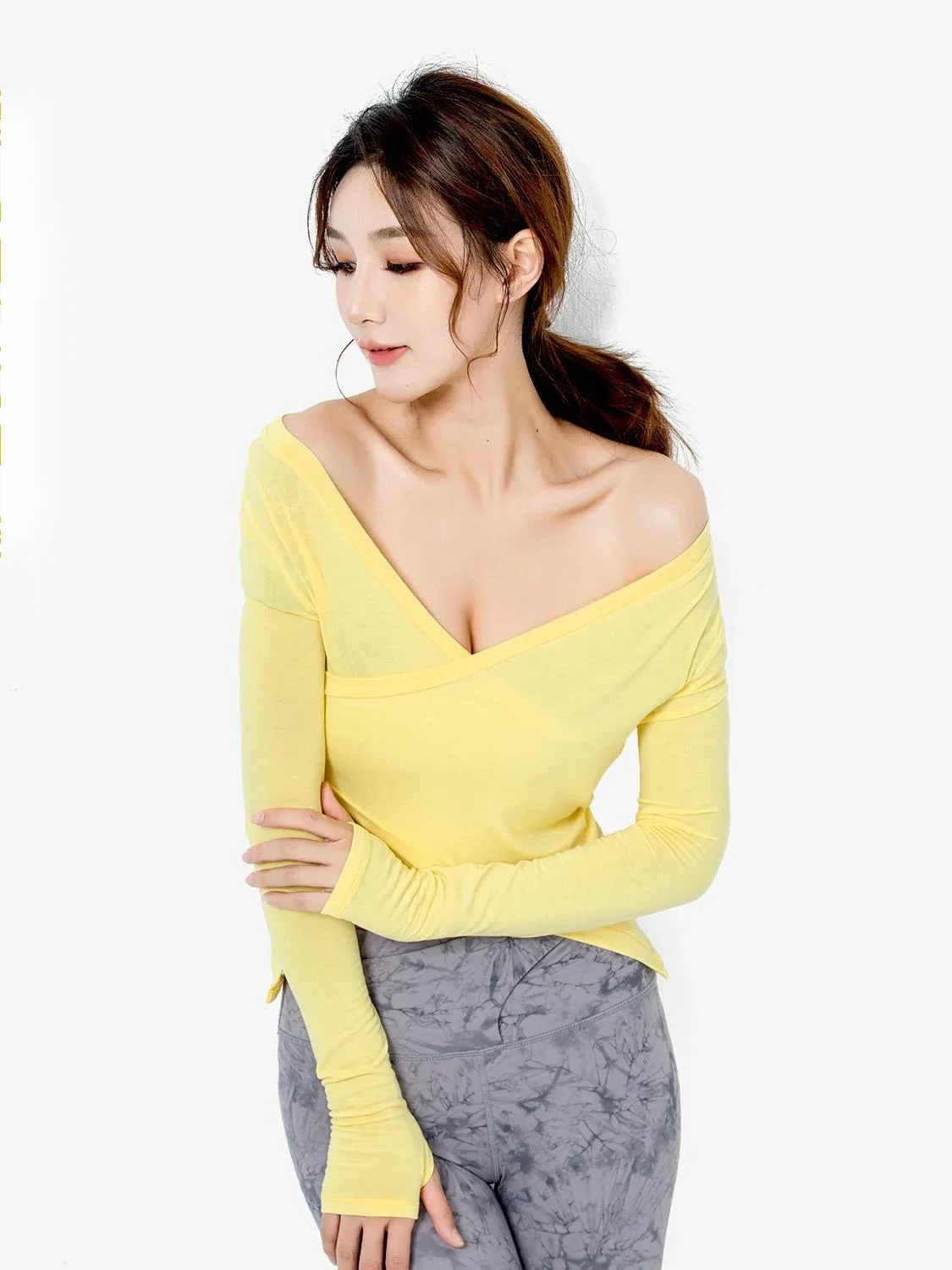 

Solid Color Modern Dance Latin Yoga Tops 2024 New Year Women Long Sleeves Contemporary Waltz Adult Stage Costume Running T-shirt