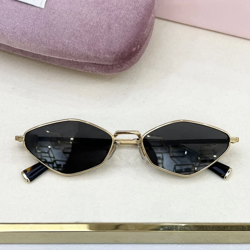 y35-2024-fashionable-uv-protection-outdoor-photography-sunglasses-european-women's-rhombus-sunglasses-uv400