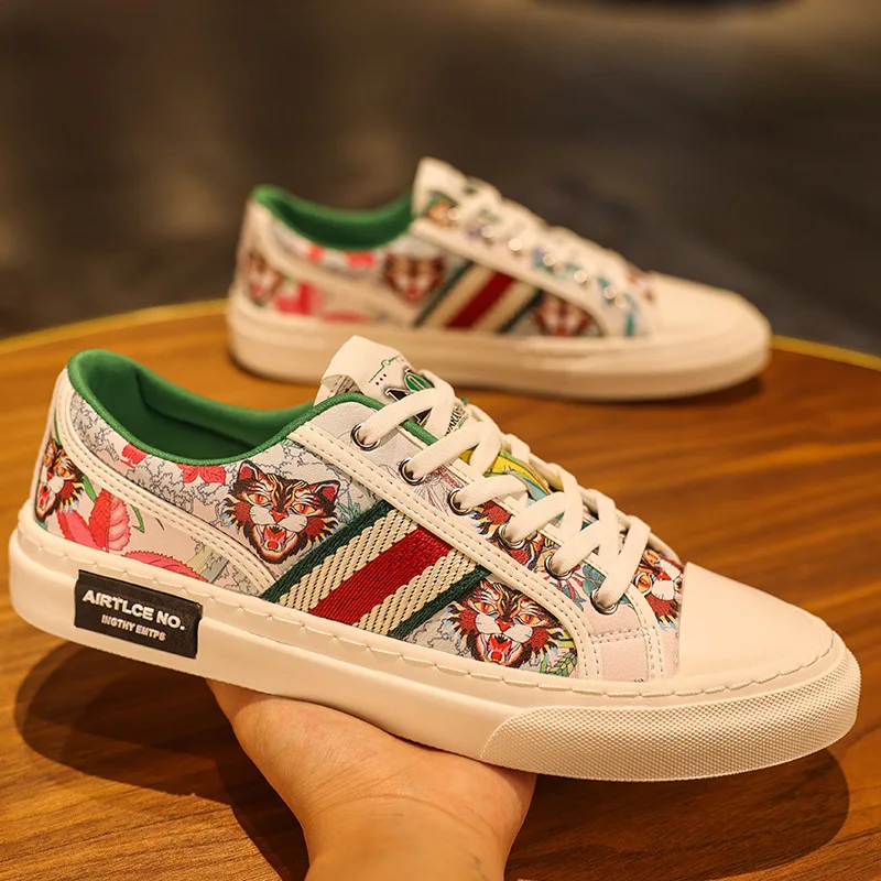 

Fashion men's shoes 2023 new trend of hundreds of trend plate shoes summer breathable low-top soft bottom casual shoes