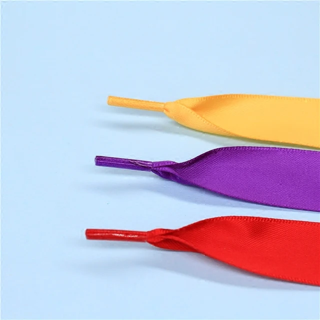 편안함과 우아함을 한몸에 입은 플랫 와이드닝 프린세스 보우 리본 끈 플랫 슈즈