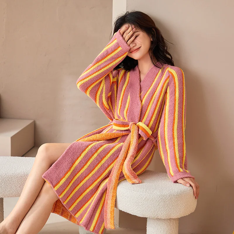 Color-Block Sexy Pajamas, Women's Half Velvet, Thickened, Winter Bathing Can Wear Dressing Gowns, Women's Loungewear