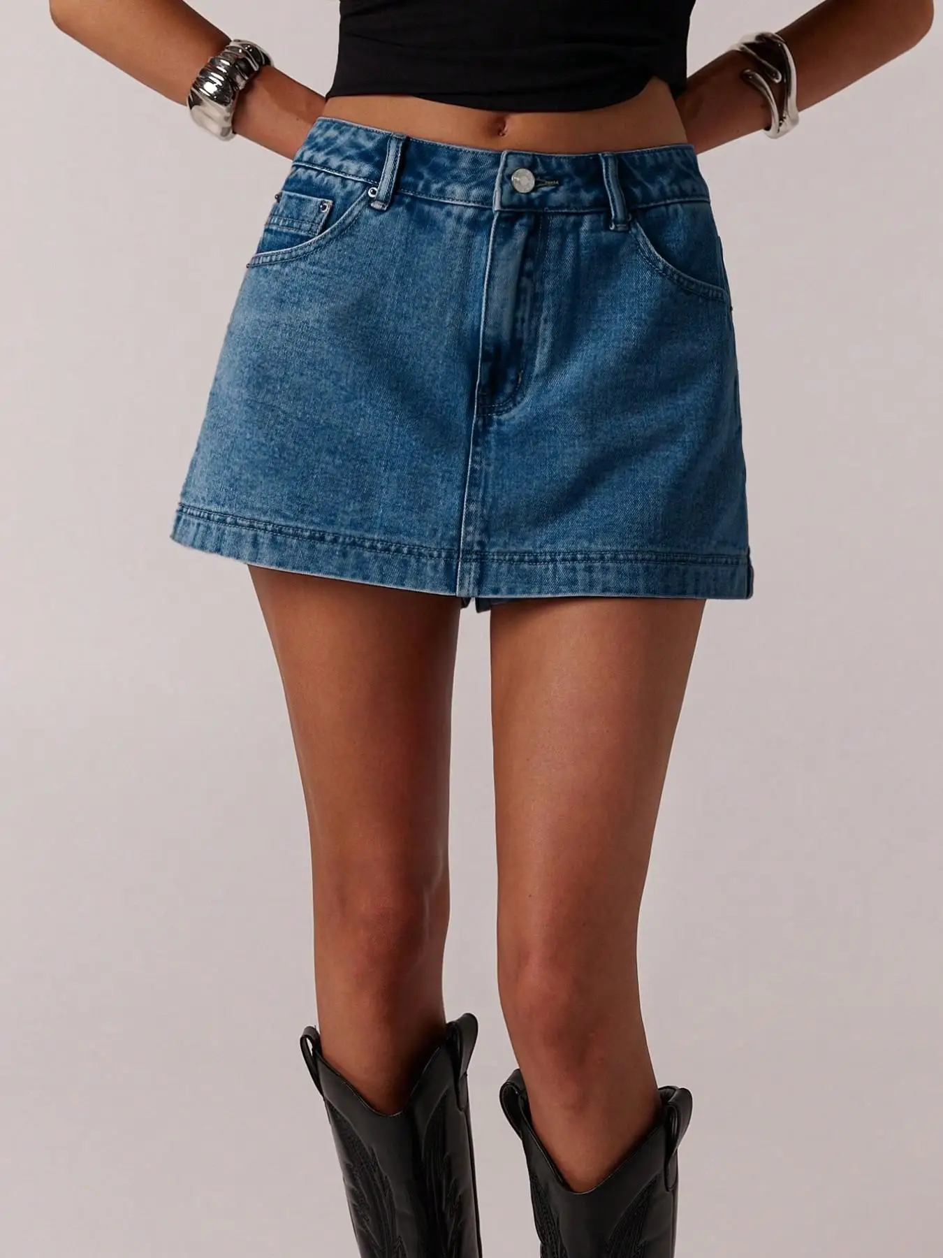 Hochtaillierter Jeansrock im amerikanischen Stil, lässige, lockere Passform, einfarbiges Muster, perfekt für Streetwear, sofortige Beinschlankheitswirkung