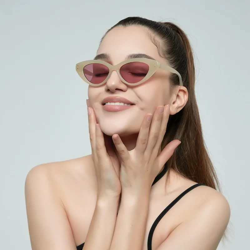 Vintage Mode Cat Eye Sonnenbrille Frauen Männer Luxus Designer Retro Niet Nette Rosa Objektiv Cateye Sonnenbrille Große Shades S2686