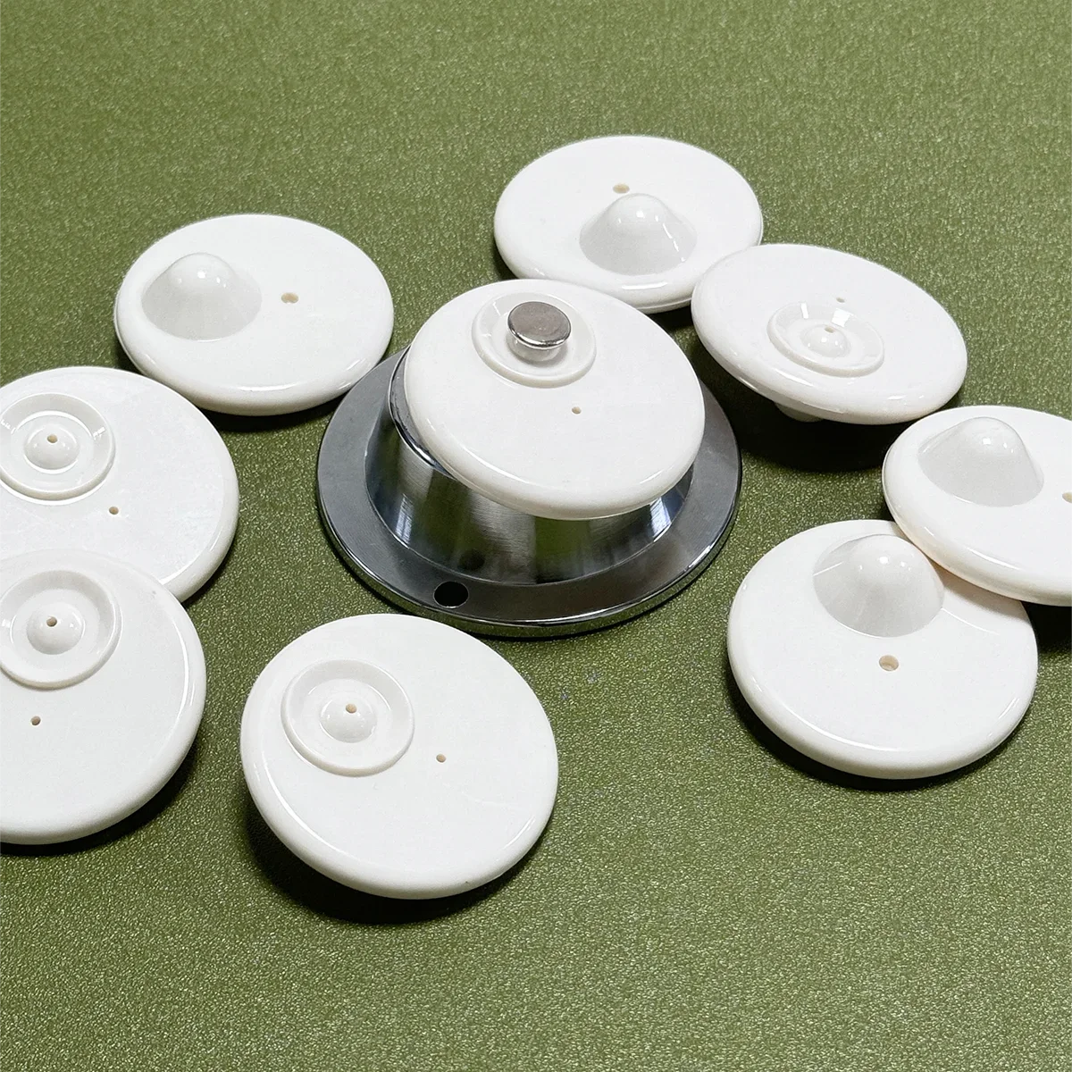 100 pcs Round White Security Tag for Clothing shop, RF 8.2MHz EAS system Anti-theft Hard Tag with pin for retail store