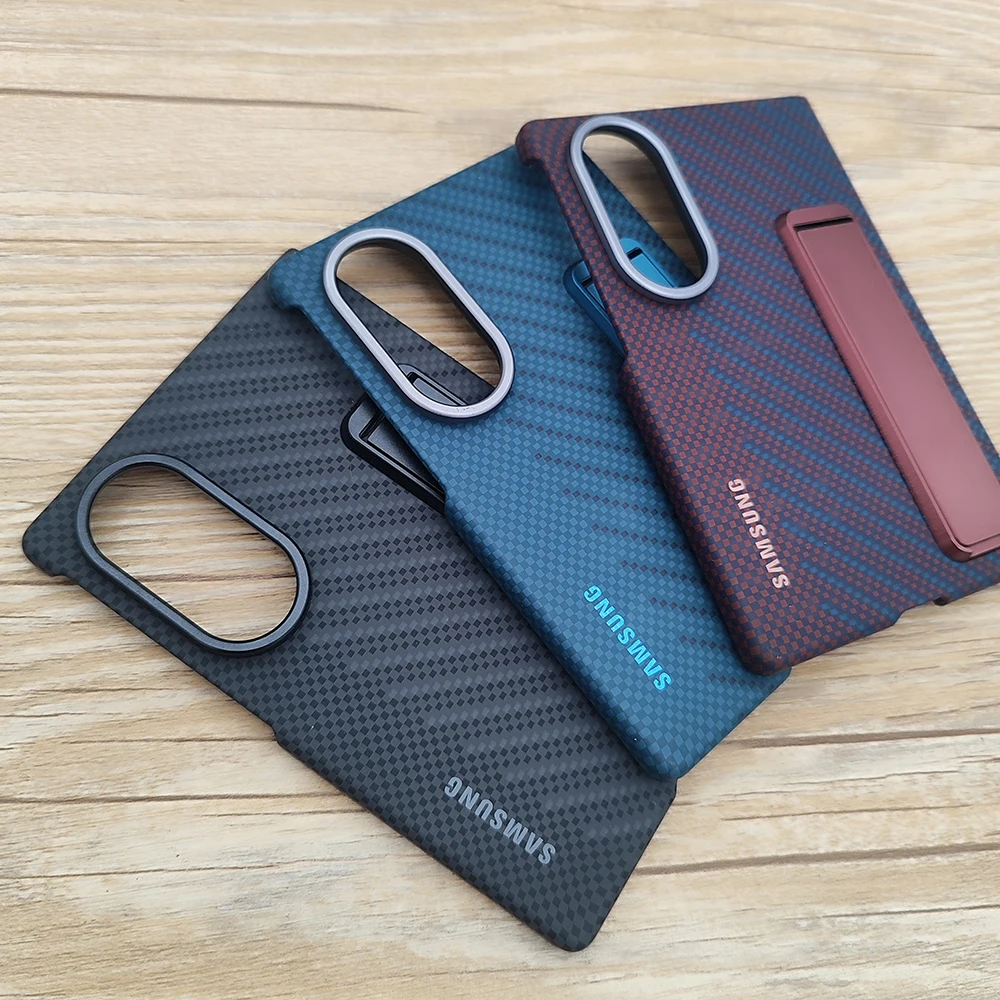 Carbon Fiber Standing Protective Case for Foldable Phones - Durable Hard PC Bumper Cover