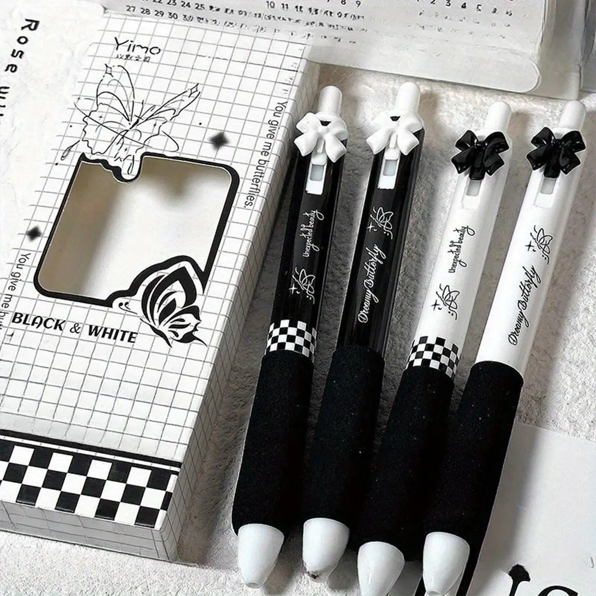 4 Stück niedliche einziehbare Stifte, Cartoon-Gelstifte, Stifte mit weichem Griff, 0,5 mm schwarzer Tintenstift, ästhetische Stifte, Kawaii-Büro-Schulstifte, S – Detail 5