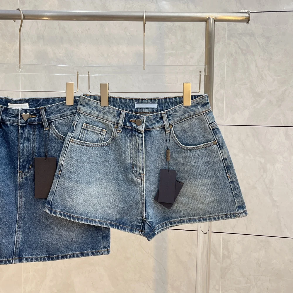 2024 Spring/Summer New Women's Display Body Shorts, High Waist Jeans, Retro Wash Hot Pants, Triangle Letter Logo