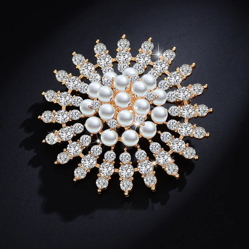 New Shiny Creative Rhinestone Petal Brooches For Women Luxury