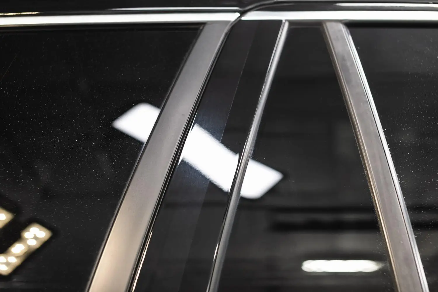 Polishing compound applied with machine polisher