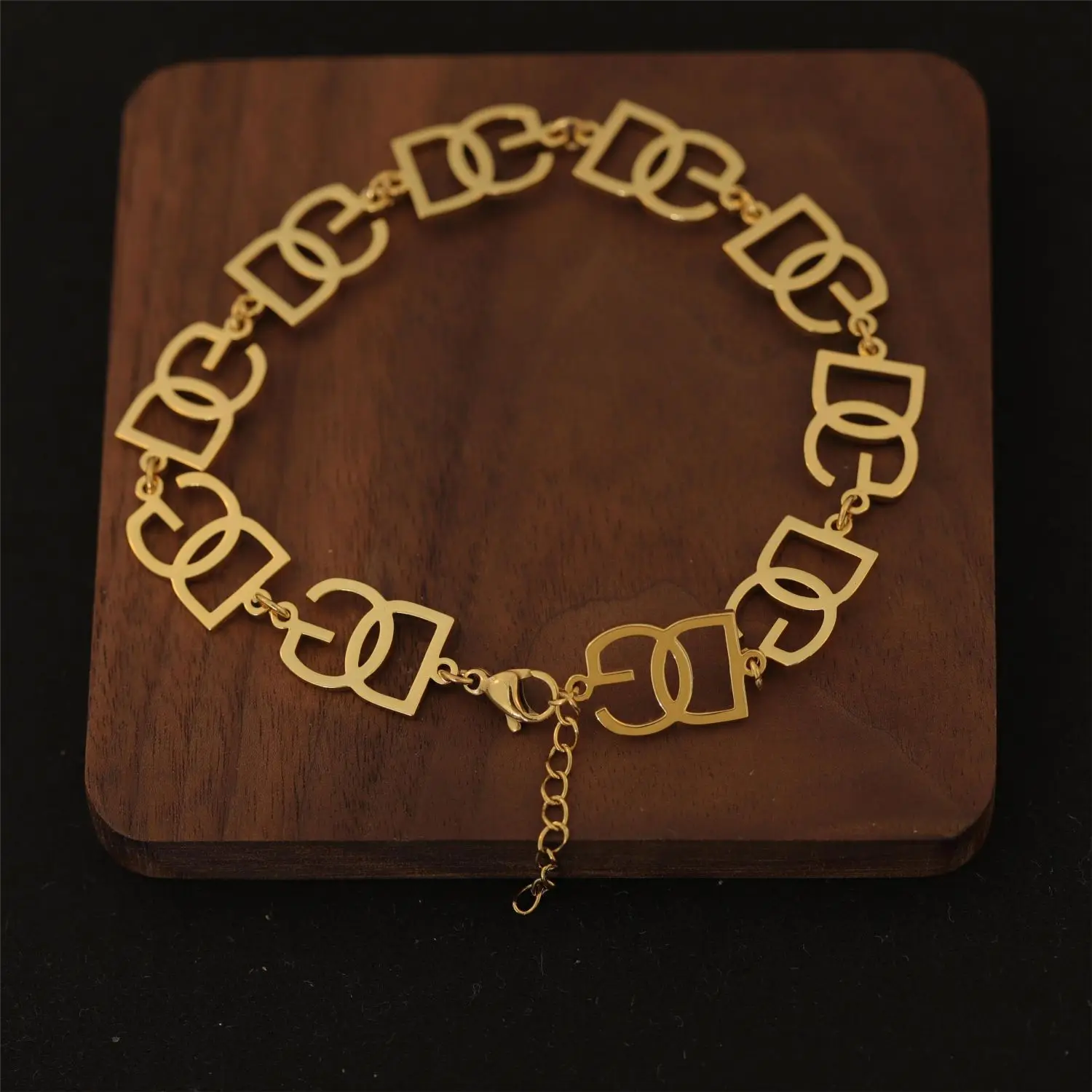 

Customized Repeating Initials Bracelet Personalized Stainless Steel Name Jewelry 18K Gold Plated Bracelet Birthday Gift For Girl