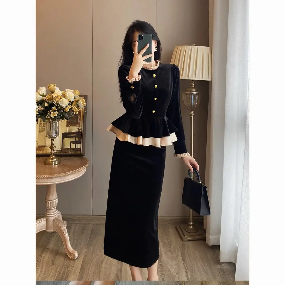 

French Vintage Little Black Style Two-Piece Set for Women in Autumn Hepburn-inspired Black Velvet Dress with Elegant Long Skirt