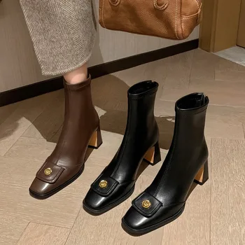 Camellia Vintage French-Heel Ankle Boot 2