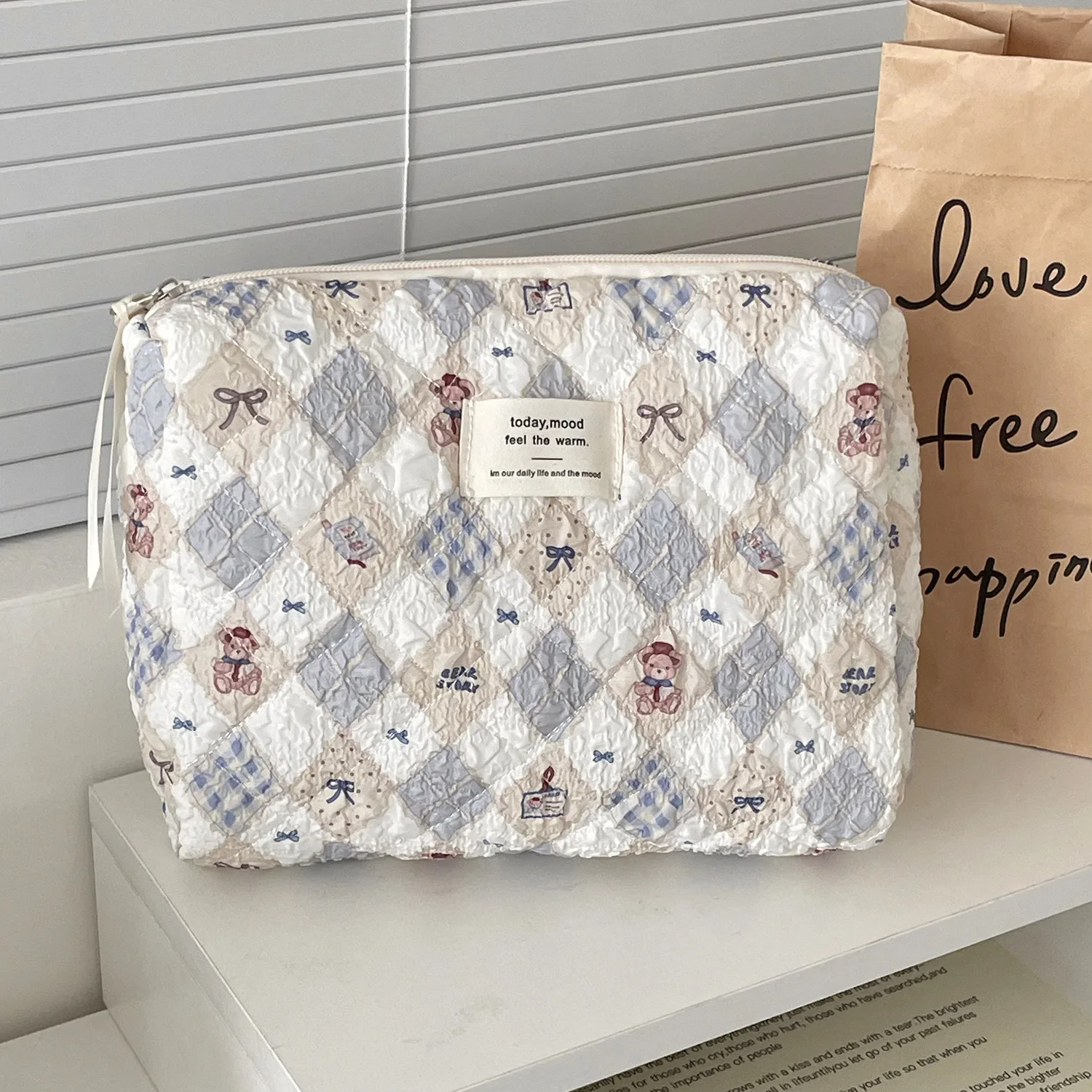 Cartoon Bär frauen Kosmetik Taschen Reise Tragbare Weibliche Make-Up Fall Kupplung Geldbörse Große Kapazität Gesteppte Toiletten Lagerung Tasche – Detail 5