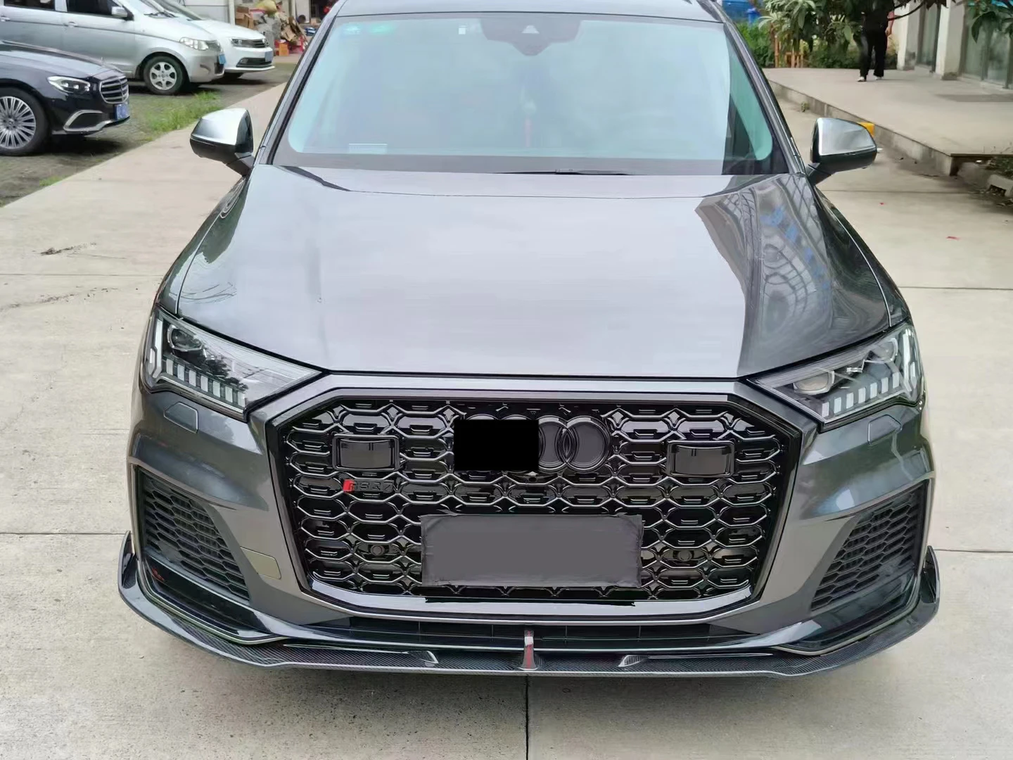 アウディ Q7 4M系 RSQ7ルック ブラックフレーム フロントグリル アウディ Q7 4M系 RSQ7ルック ブラックフレーム ブラック