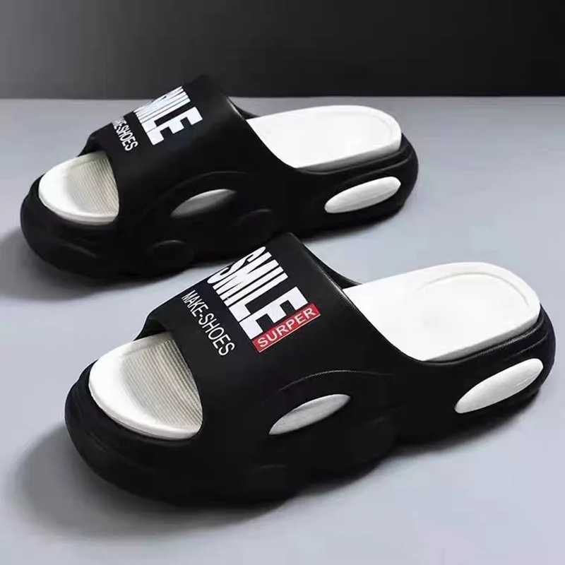 Herren-Slipper mit dicker Sohle für Sommer und Strand, rutschfeste Badesandalen, weiche, ultraleichte Schuhe mit Schriftzug