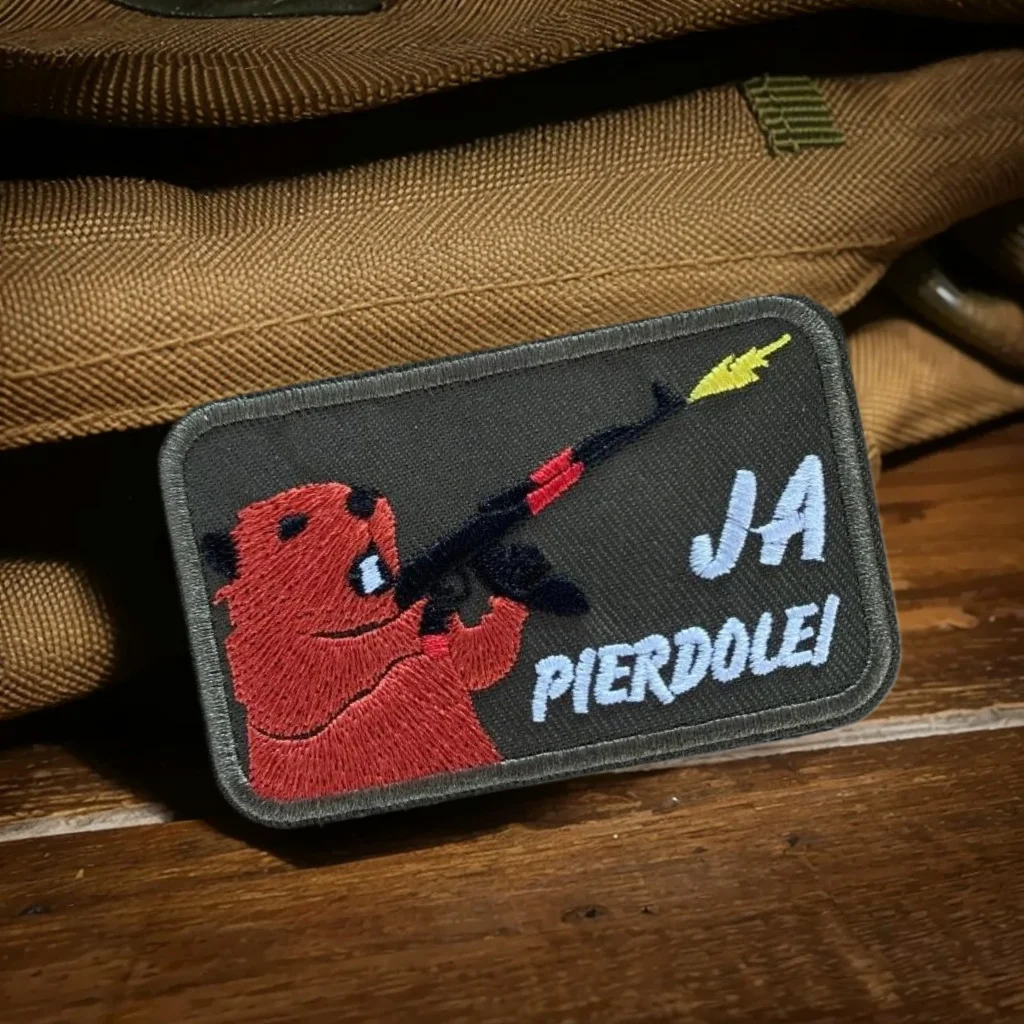 Taktischer Moral-Patch, Wütender Biber mit Pistole & Polnischer Text "JA PIERDOLE" Bestickt mit Klettverschluss für Militärrucksack Weste Hut