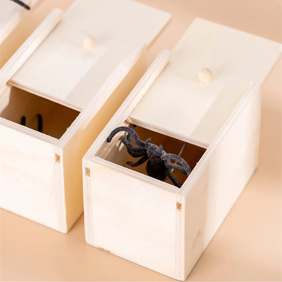 Tccydm 14 PCS Scatola Scherzo Ragno,Spider Box di Legno, Include Ragno Scatole di Scherzi,Lingua Finta,Scarafaggi Finti,Mano Finta per Carnevale di Pesce d'aprile Natale Halloween Fai da Te