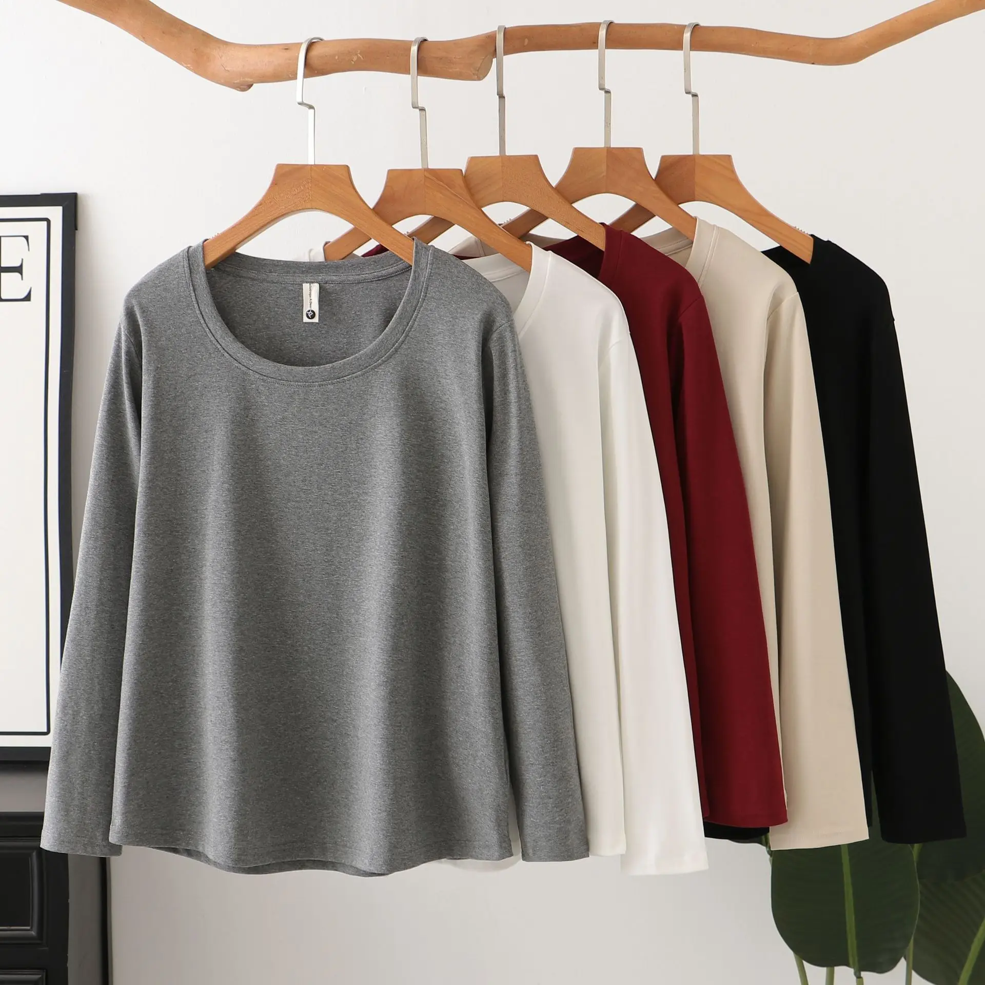 Plus Size Women's T-Shirt XXXXL Fashion Loose round-neck Long Sleeved Tops Autumn Basic Solid Color Base Innerwear 8222