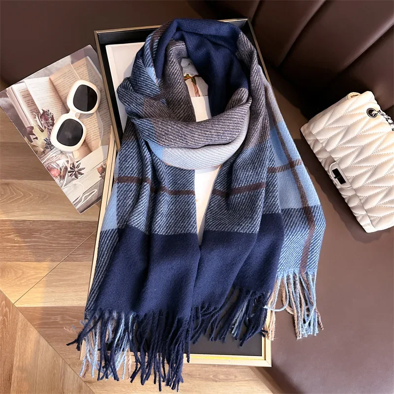 thumbnail image 1 of Bufanda de moda femenina Versión coreana Todo con cuadros clásicos británicos Bufandas cálidas para el cuello de otoño e invierno para estudiantes engrosadas, 1 of 5